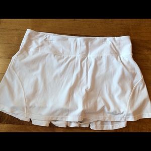Lululemon White Circuit Breaker II Skirt in White. Sz 8